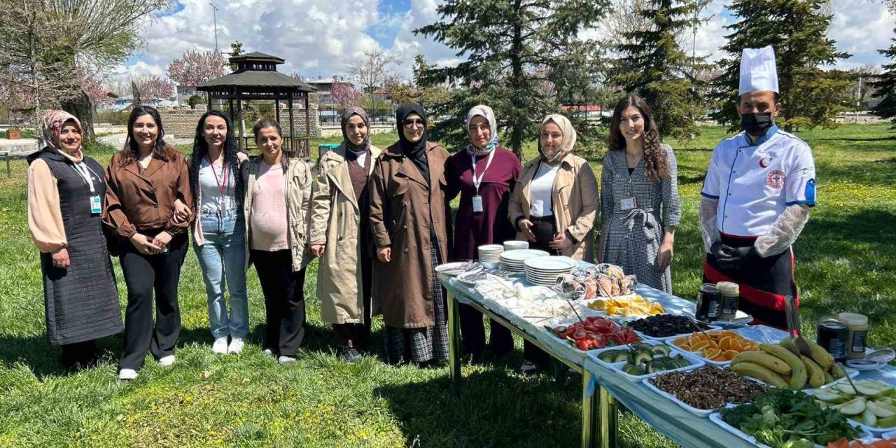 Van’da "Her Gebeye Bir Ebe" projesinden Anneler Günü etkinliği
