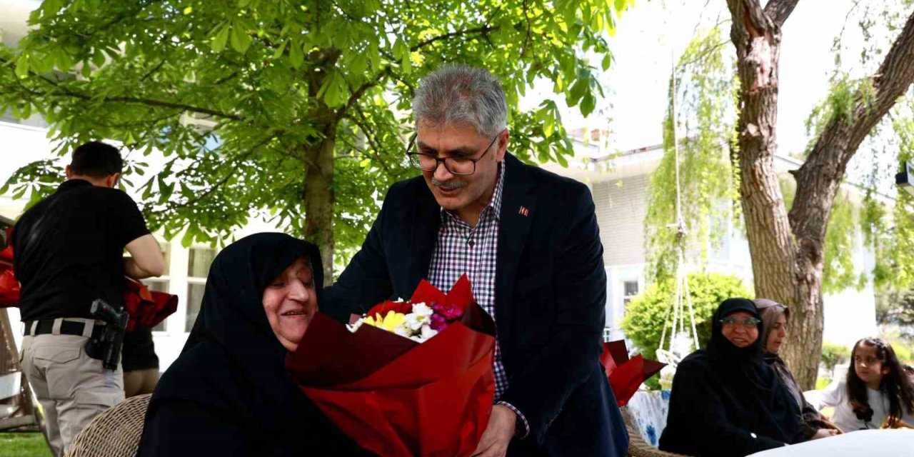 Vali Çelik, şehit annelerini ağırladı