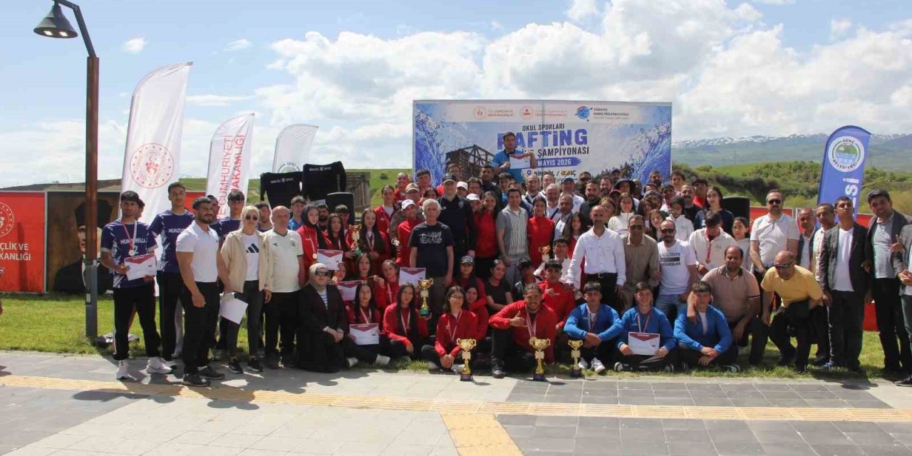 Murat Nehri’nde kano heyecanı sona erdi:400 sporcu kıyasıya yarıştı