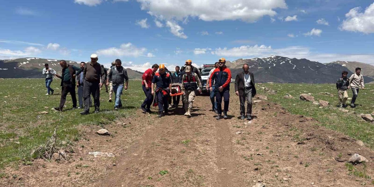 Kayalık alandan düşen 14 yaşındaki çocuk hastaneye kaldırıldı