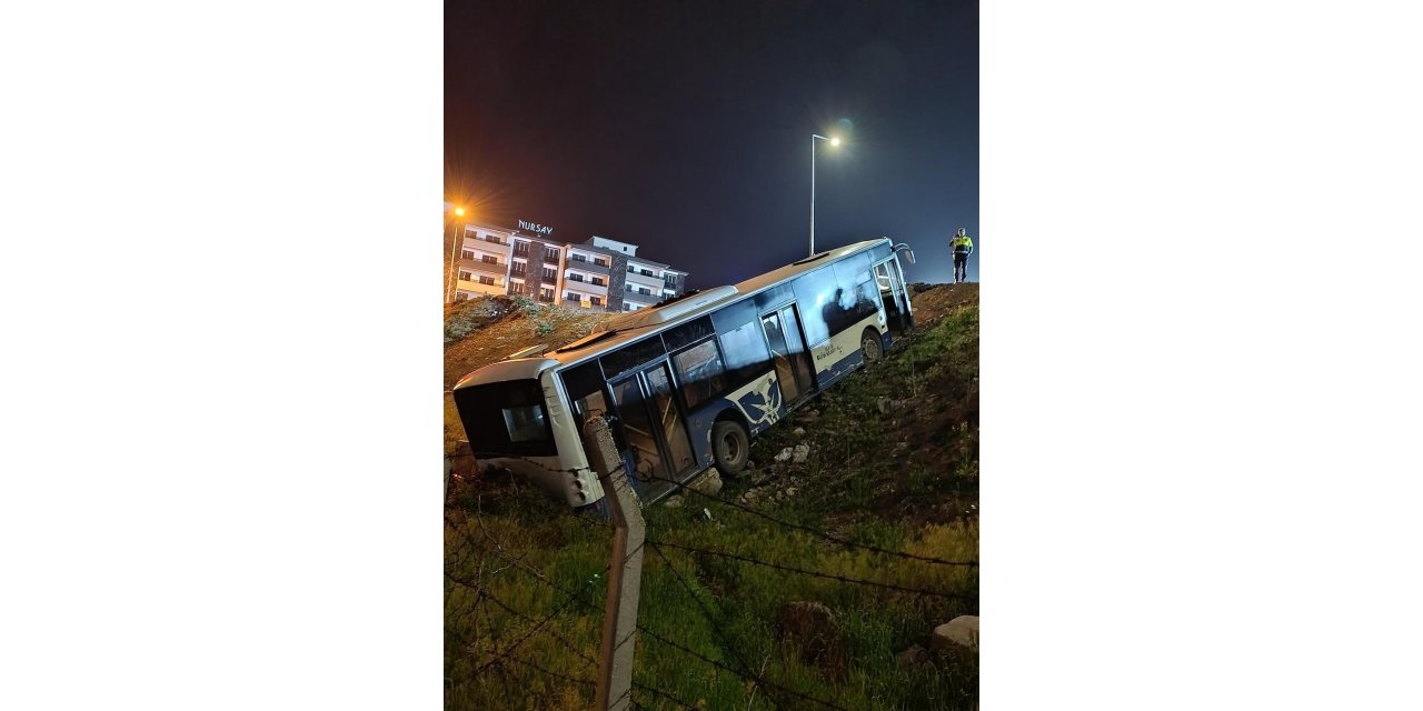 Elazığ’da halk otobüsü şarampole uçtu