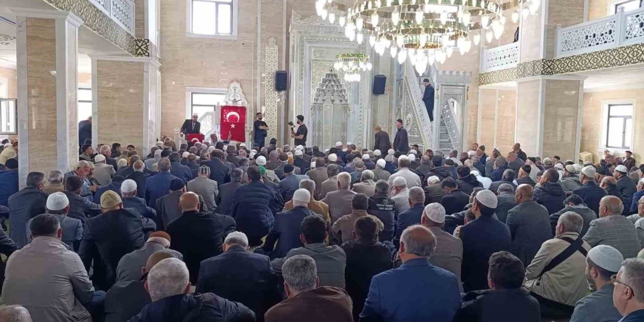 Şeyh Muhammed Kazım Camii ve Külliyesi ibadete açıldı