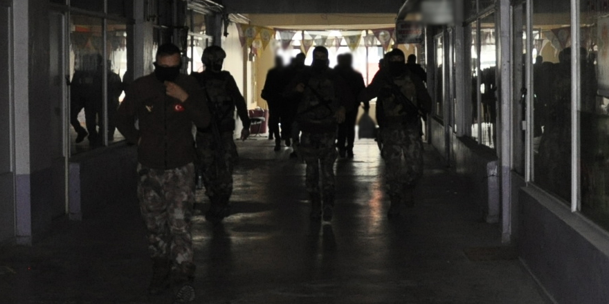 Kars’ta terör operasyonu: HDP'li yöneticiler dahil 12 şüpheli gözaltında