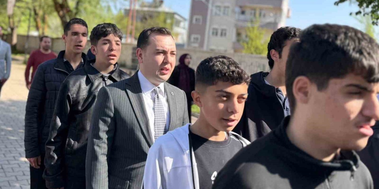 Kaymakam Güney, haftaya öğrencilerle başladı