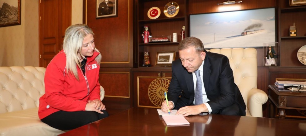 Kızılay’ın yardım eli Vali Ziya Polat ile daha da güçleniyor!