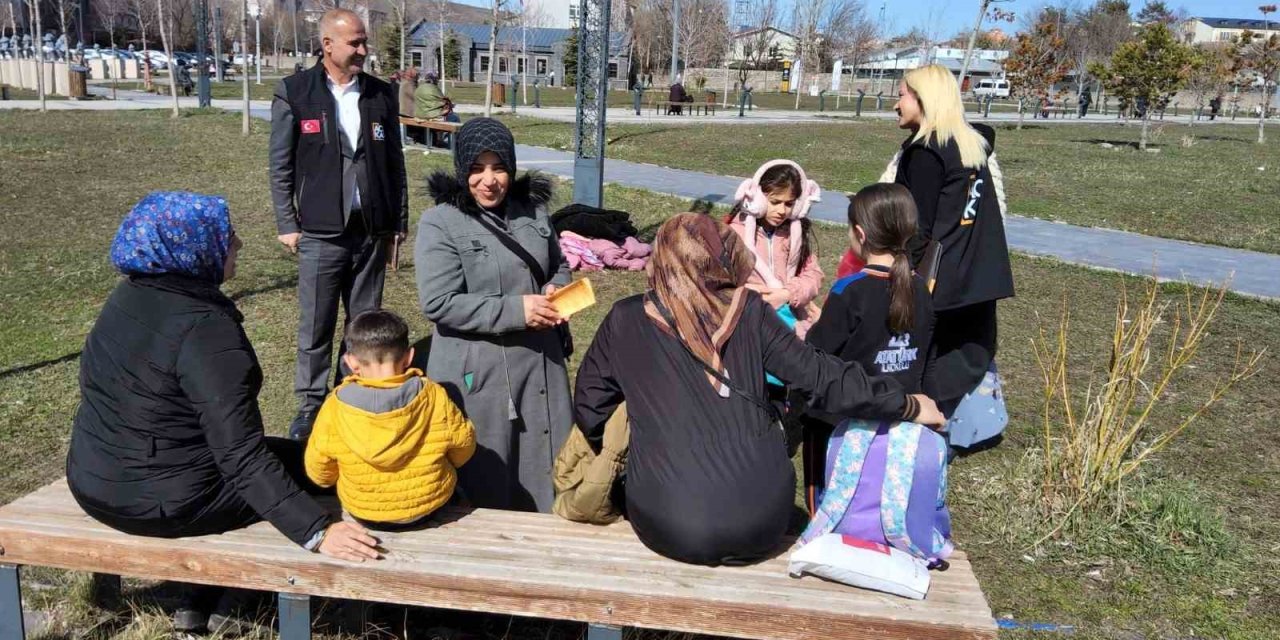 Kars’ta Açık Kapı’dan şiddetle mücadele için farkındalık seferberliği