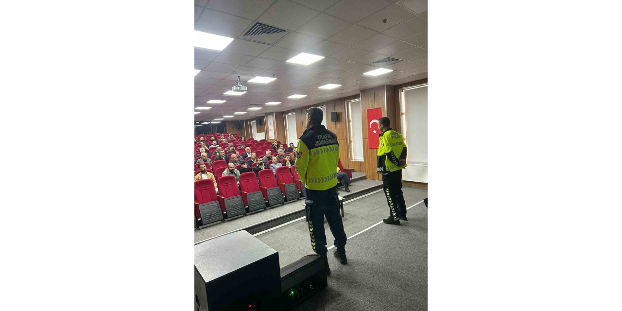Patnos’ta okul servis şoförlerine trafik eğitimi verildi