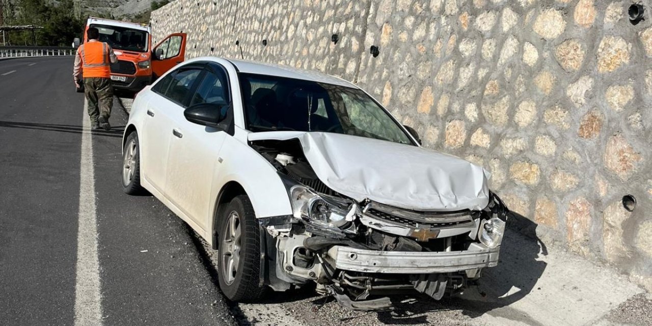 Malatya’da otomobil istinat duvarına çarptı: 1 yaralı