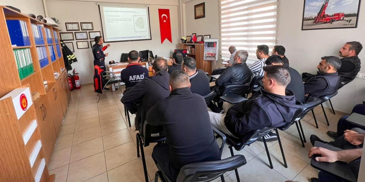 İtfaiye personeline yönelik eğitimler sürüyor