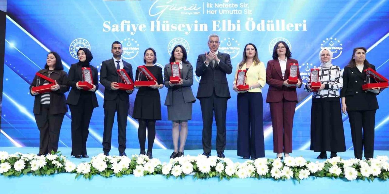 Yılın hemşireleri ödüllendirildi