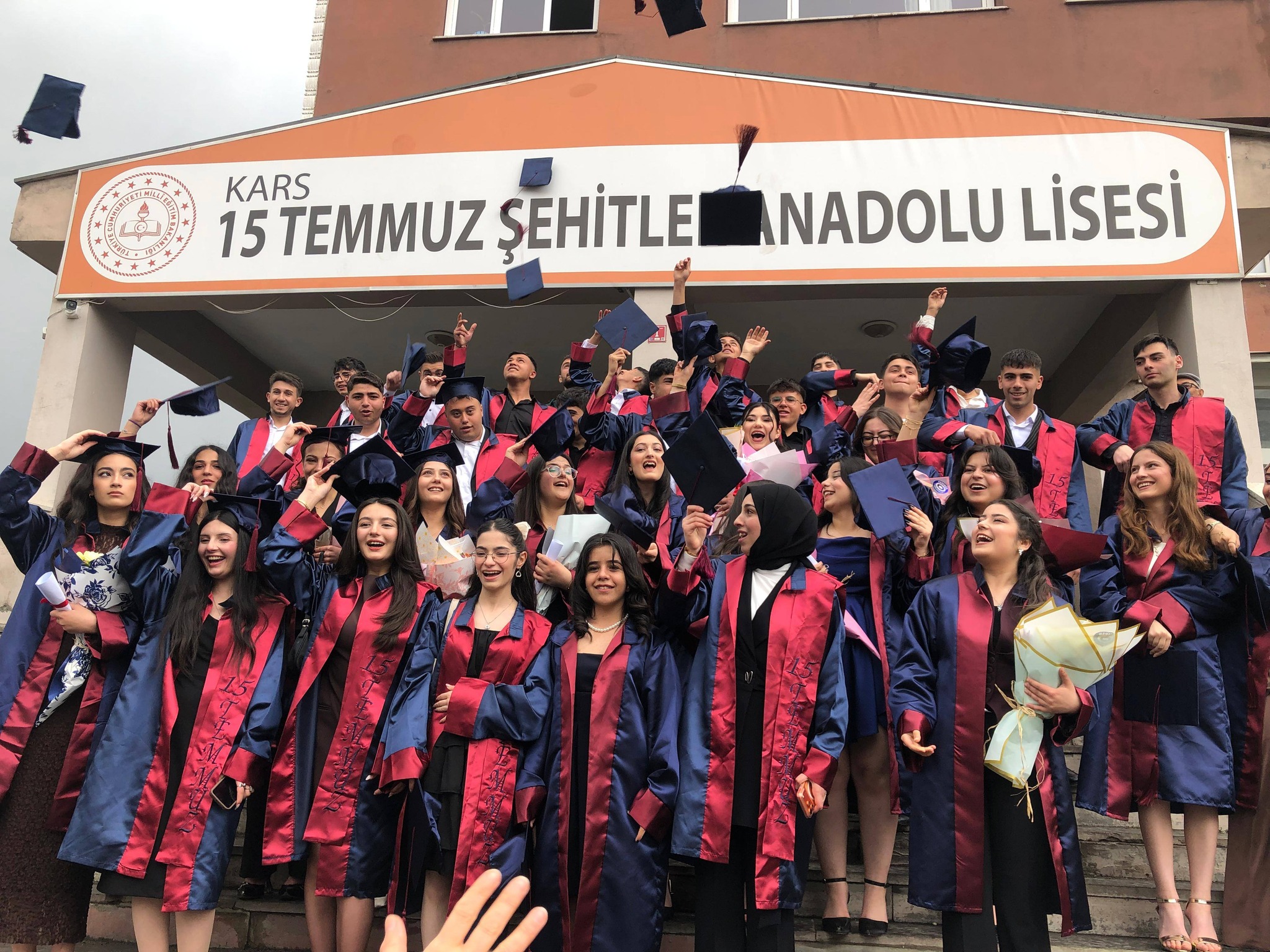 Kars’ta mezuniyet gururu: Binlerce liseli üniversite yolunda