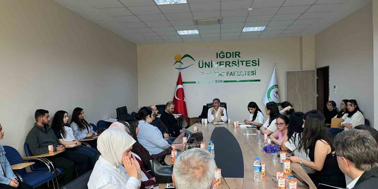Iğdır Üniversitesi’nde kitap tahlili etkinliği düzenlendi