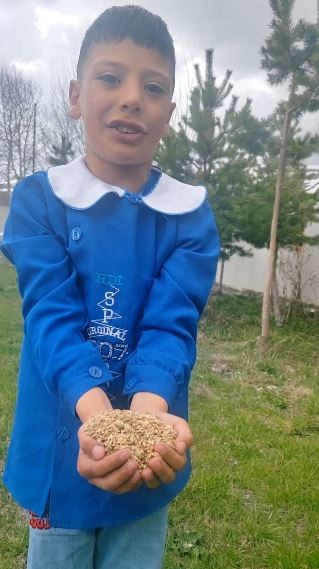 Köy okulu öğrencilerinden 14 Mayıs Çiftçiler Günü klibi