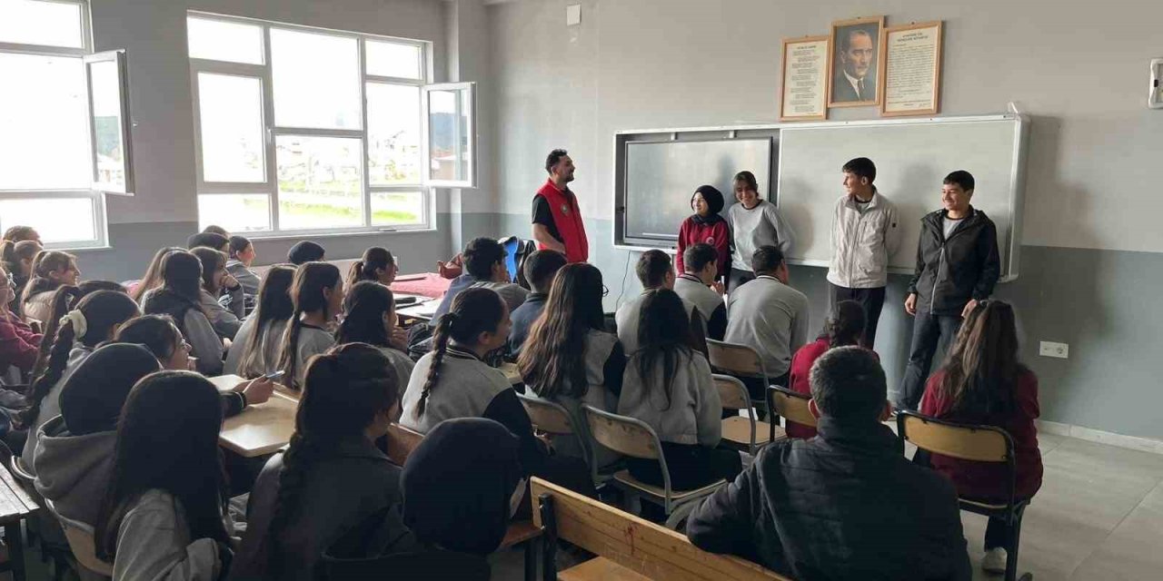 Sarıkamış’ta öğrencilere terörle mücadele ve dijital güvenlik semineri