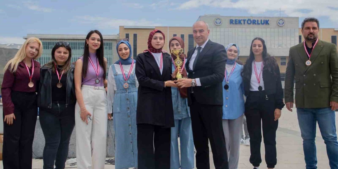 EBYÜ Bahar Şenlikleri’nde dereceye girenlere ödülleri verildi