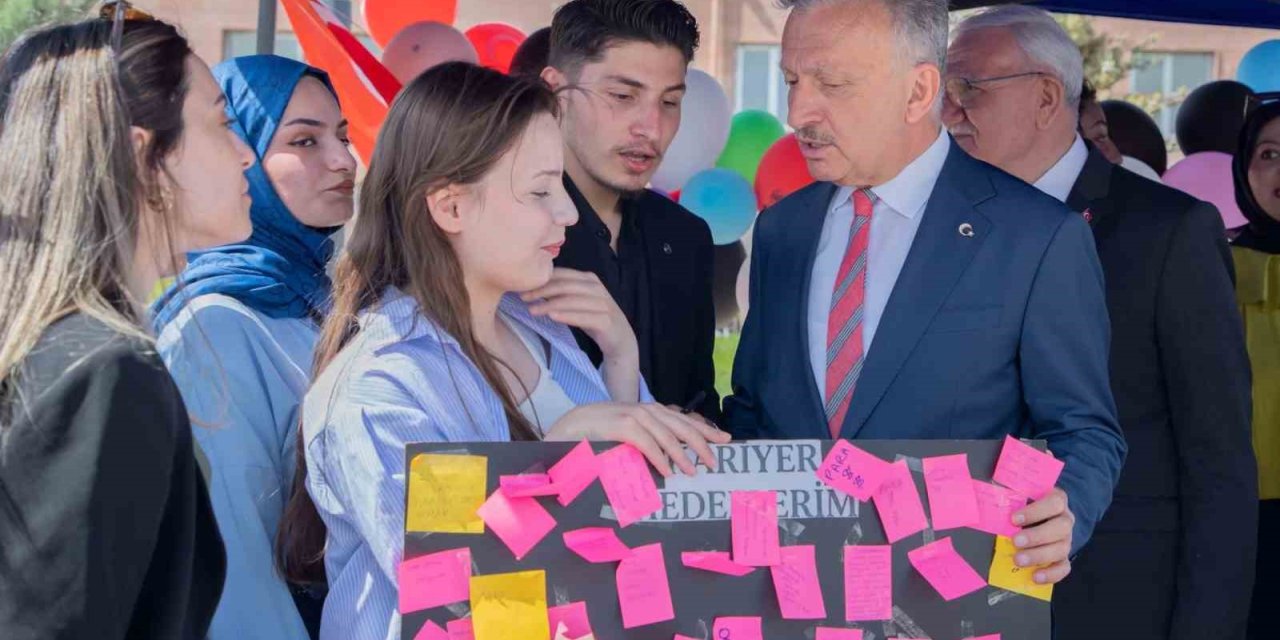 EBYÜ’de öğrenci kulüpleri bahar şenliklerinde stant açtı