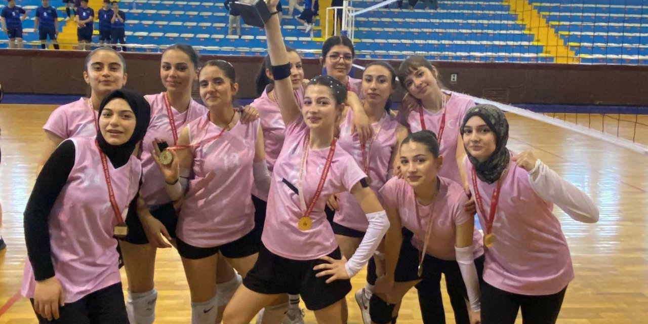 Tevfik İleri Anadolu Lisesi şampiyon oldu