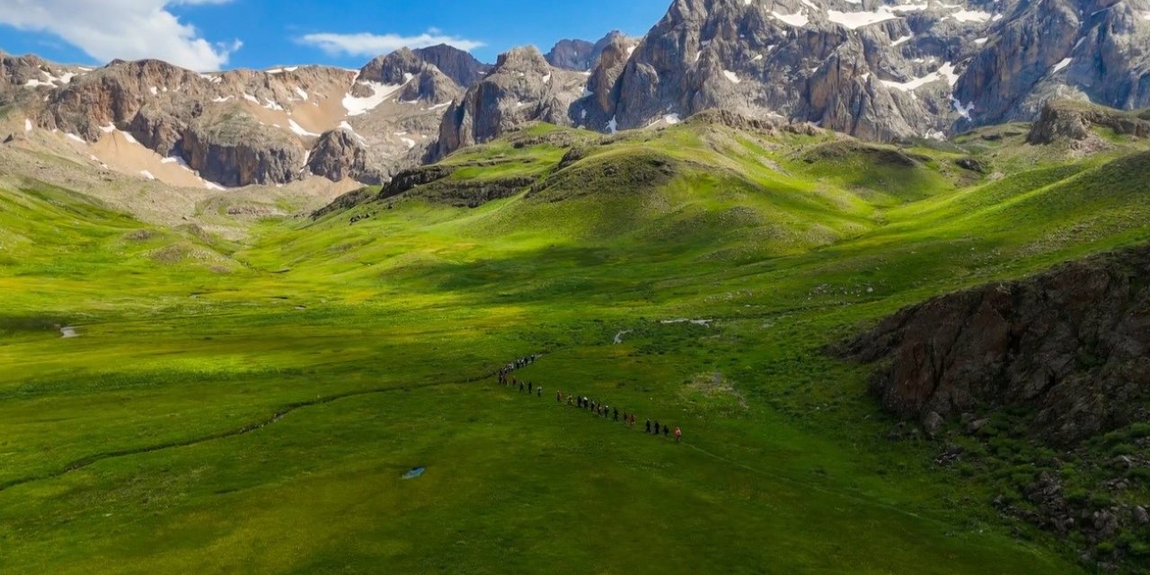 Erzincan’da 2 bin 500 rakımdaki yayla hayran bırakıyor