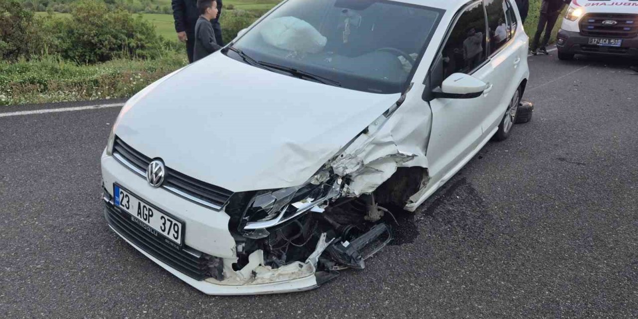 Bingöl’de iki araç çarpıştı: 9 yaralı