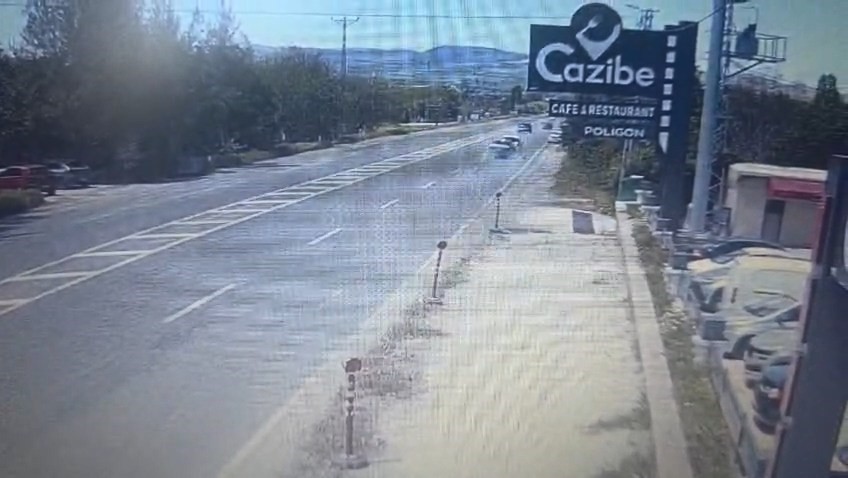 Elazığ’da 5 kişinin yaralandığı trafik kazası, güvenlik kamerasına yansıdı