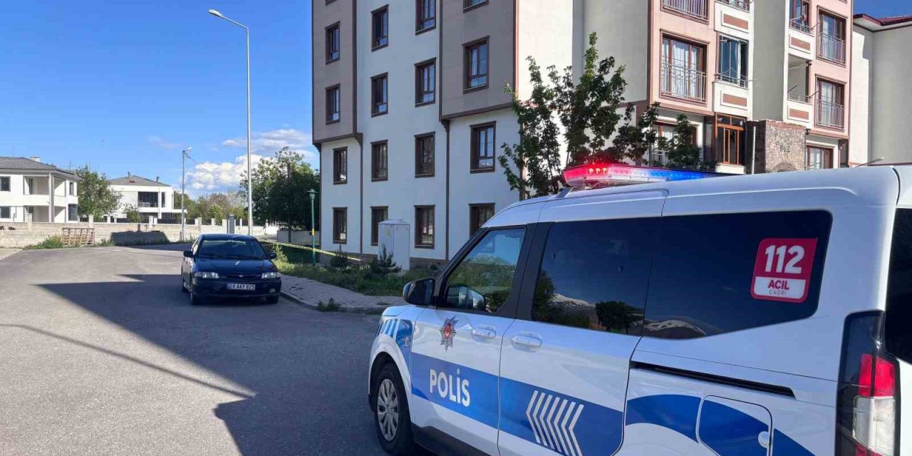 Erzincan’da 4’üncü kattan düşen çocuk ağır yaralandı