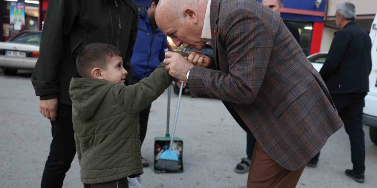 Başkan Sekmen; "En büyük mutluluğumuz hemşehrilerimizin duasını almak"