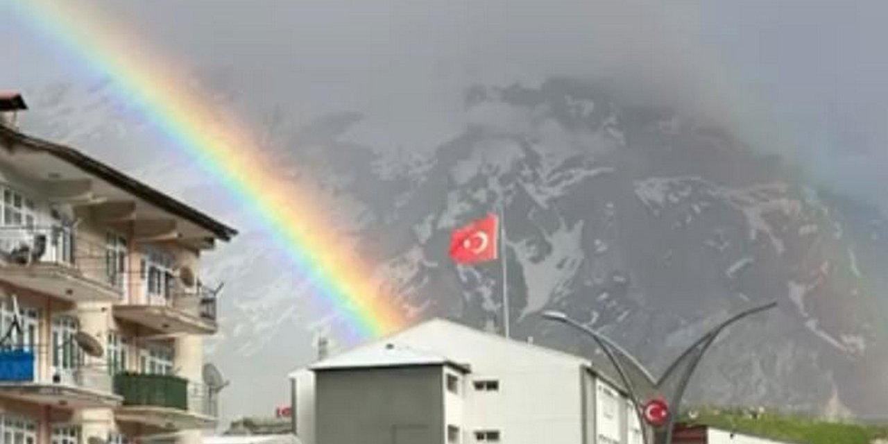 Hakkari’de yağış sonrası gökkuşağı güzelliği