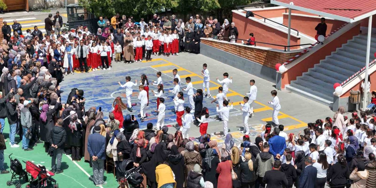 Miniklerden 19 Mayıs’a coşkulu kutlama