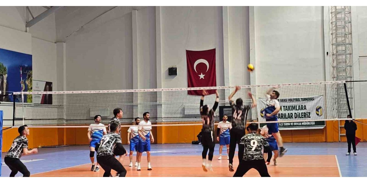 Adilcevaz’da kurumlar arası turnuvanın şampiyonu jandarma oldu