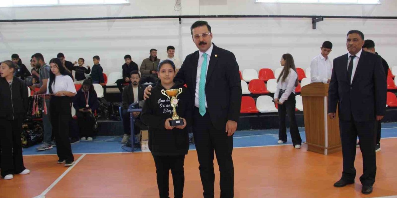 Sivrice’de 19 Mayıs Atatürk’ü Anma Gençlik ve Spor Bayramı kutlandı