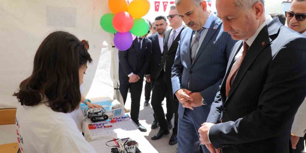 Ağrı’da "Bilim Dolu Günler Bilim Şenliği" başladı