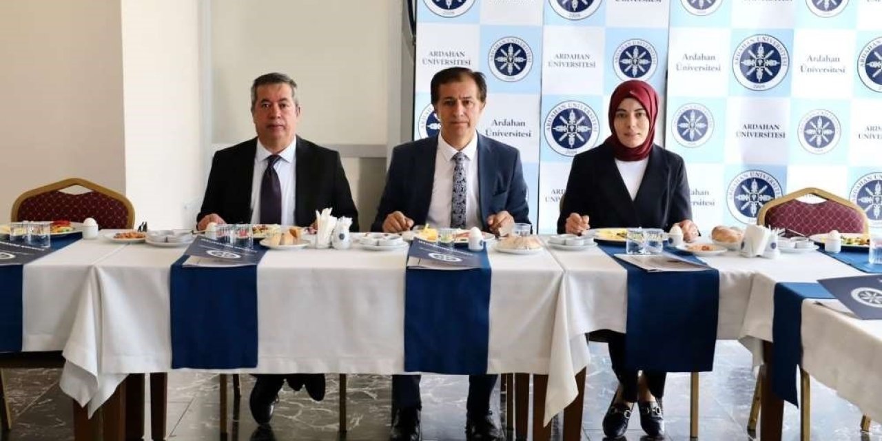 Rektör Emiroğlu Basınla Buluştu