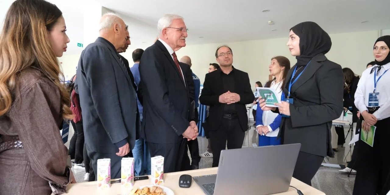 Sağlık Yönetimi öğrencileri projelerini tanıttı