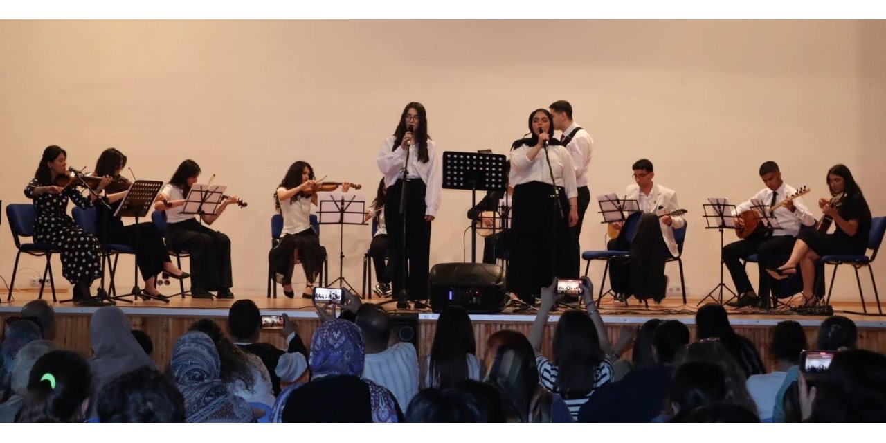 Erzincan Gençlik Merkezlerinde gençlik konseri coşkusu
