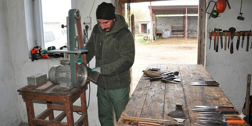 Kars'ta kurbanlıklar kadar bıçaklar da bayrama hazırlanıyor!