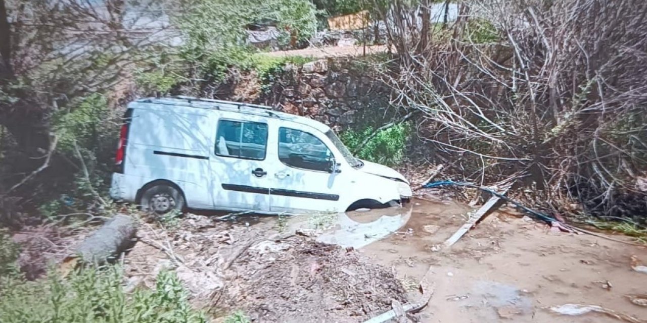 Kontrolden çıkan araç sulama kanalına savruldu: 1 yaralı