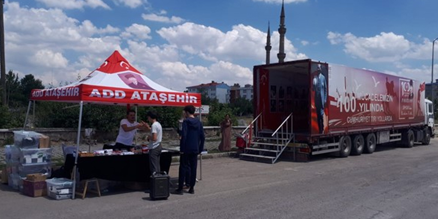 Cumhuriyet Tırı Kars’ta mola verdi