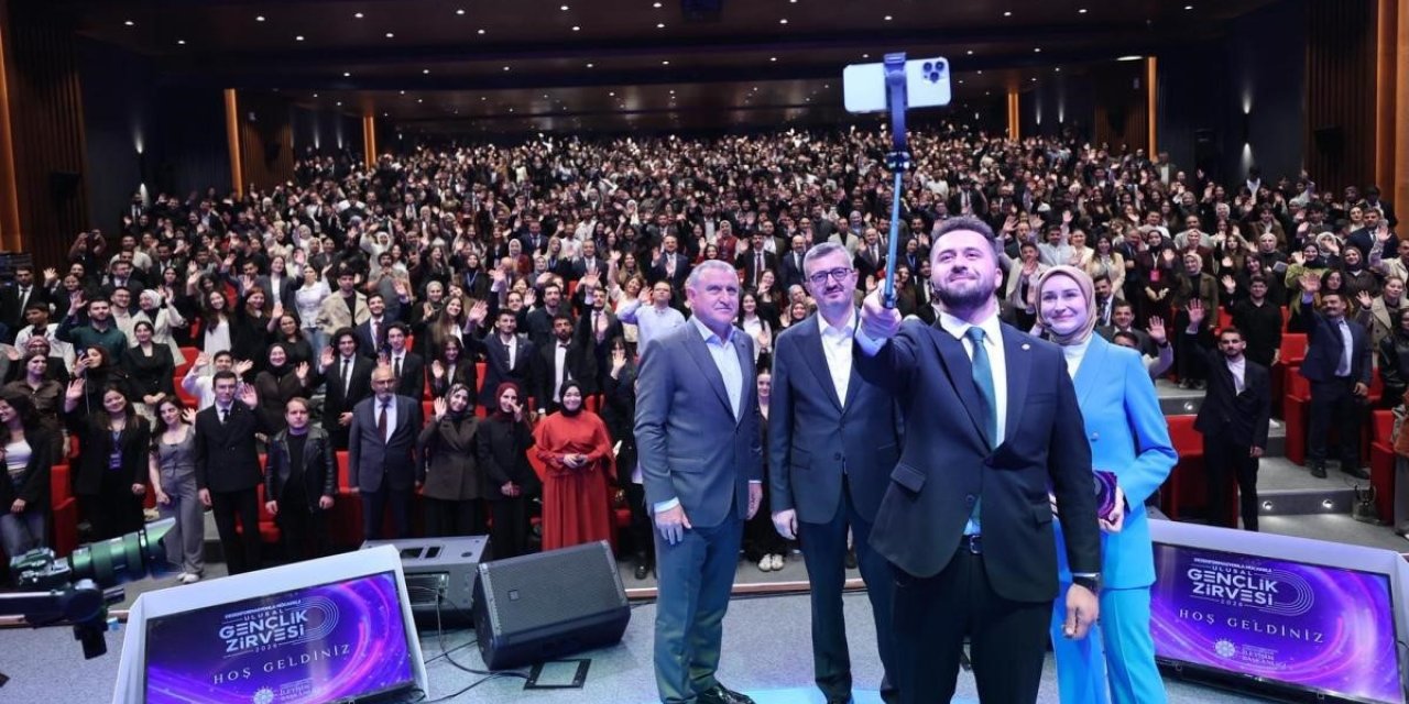İnönü Medya Dezenformasyonla Mücadele Topluluğu, Ulusal Gençlik Zirvesi’ne katıldı