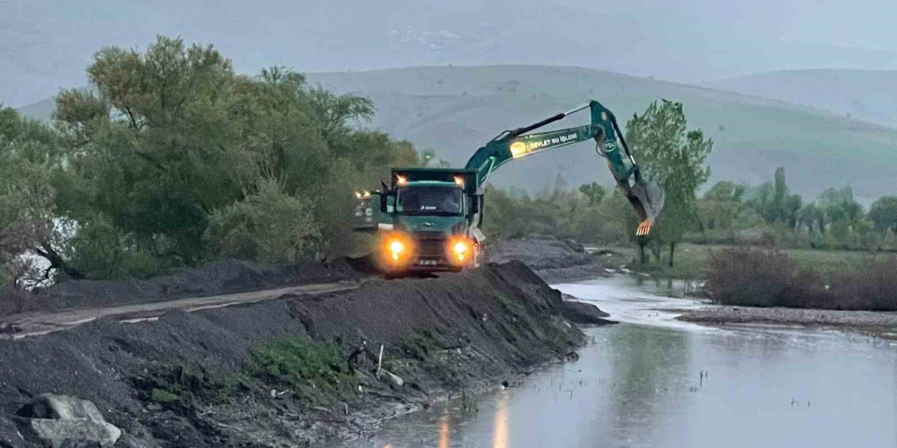 Karasu Nehri’nde sedde yükseltme çalışmaları sürüyor