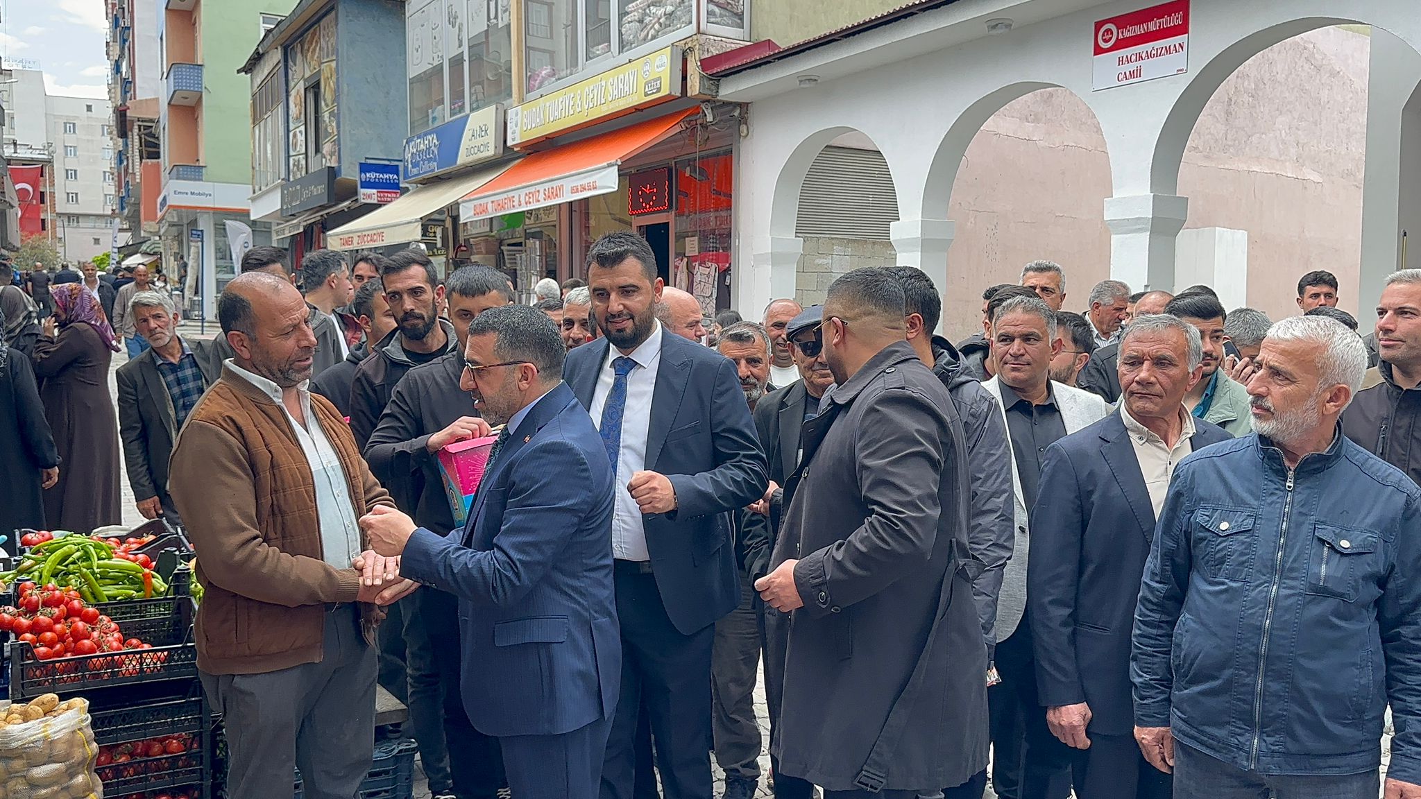 Kağızman Adem Çalkın’a akın etti: Çalkın, “Bu sevda hizmet sevdası!”