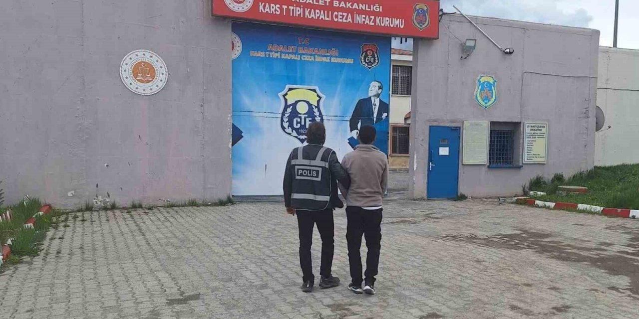 Kars’ta kredi kartı dolandırıcısı yakalandı