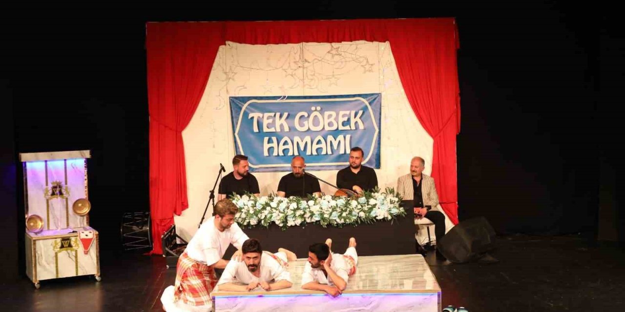 Erzurum Şehir Tiyatroları "Hançer Havası" ile Ordu’da sahne aldı