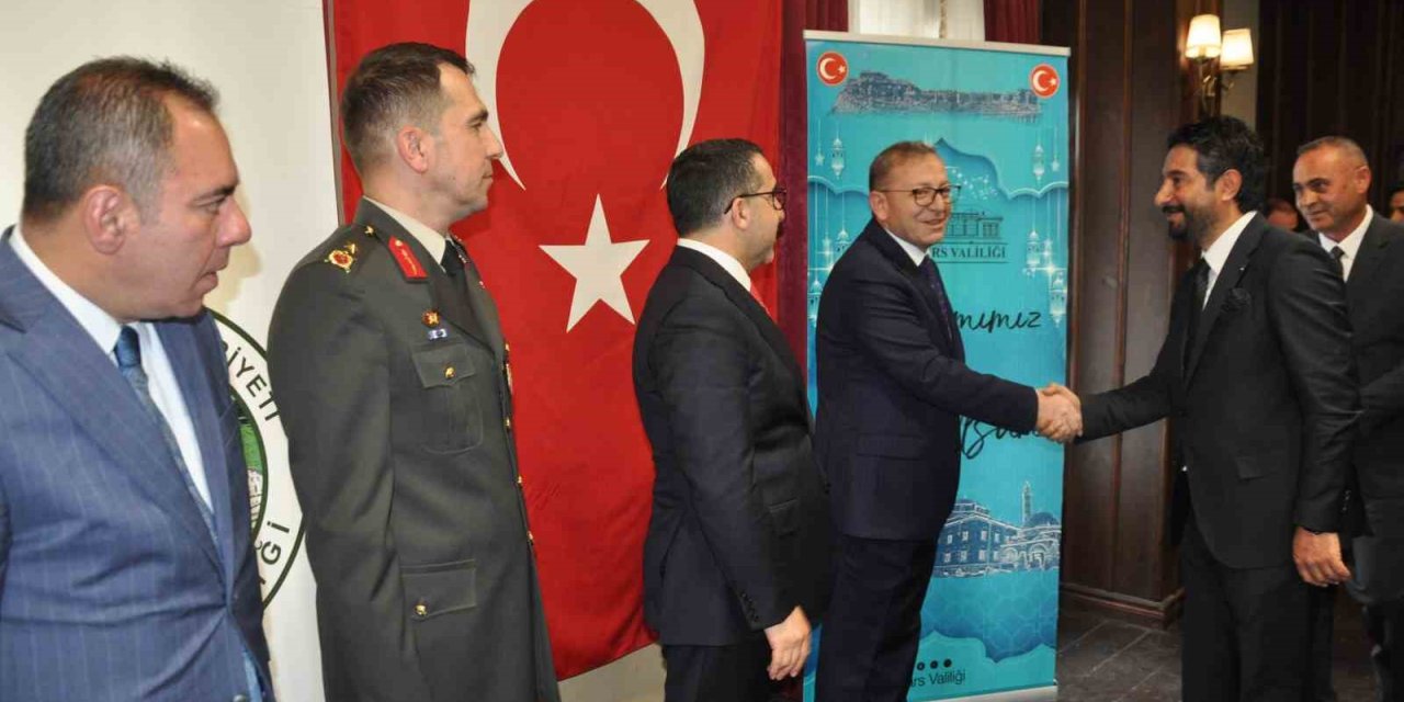 Kars’ta protokol bayramlaştı