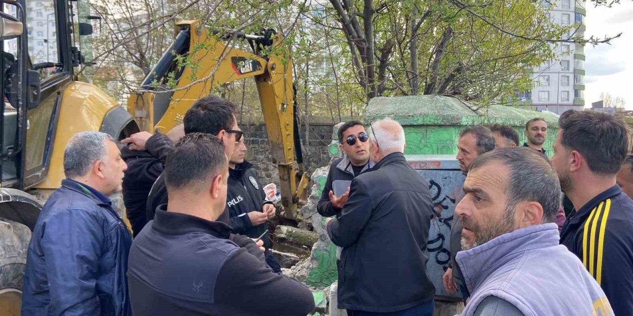 Erzurum’da Çifte Kardeşler Türbesi’nde yıkım gerginliği