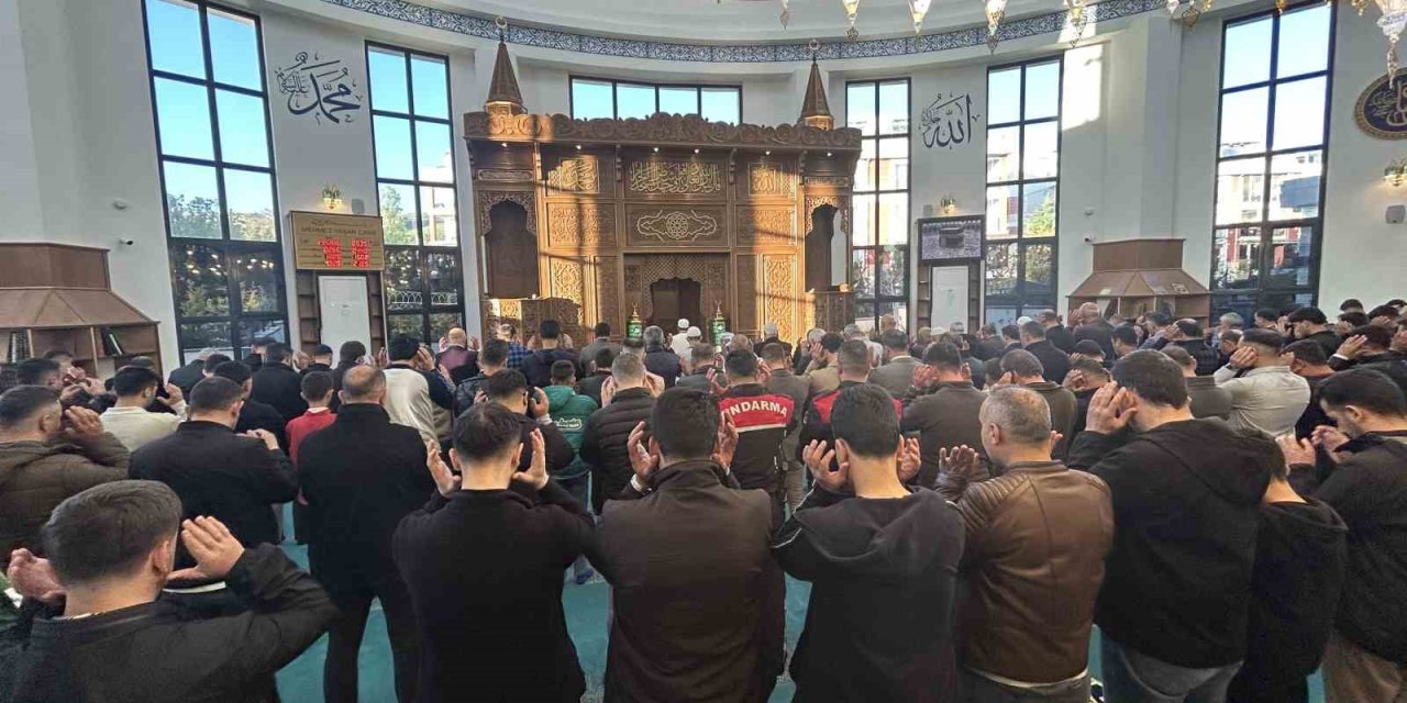 Van’da Kurban Bayramı namazı coşkusu