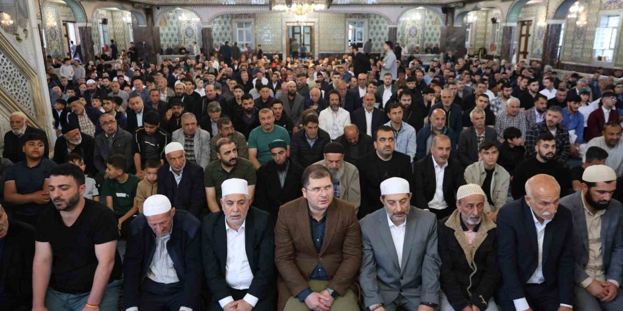 Bayram namazında camiler doldu