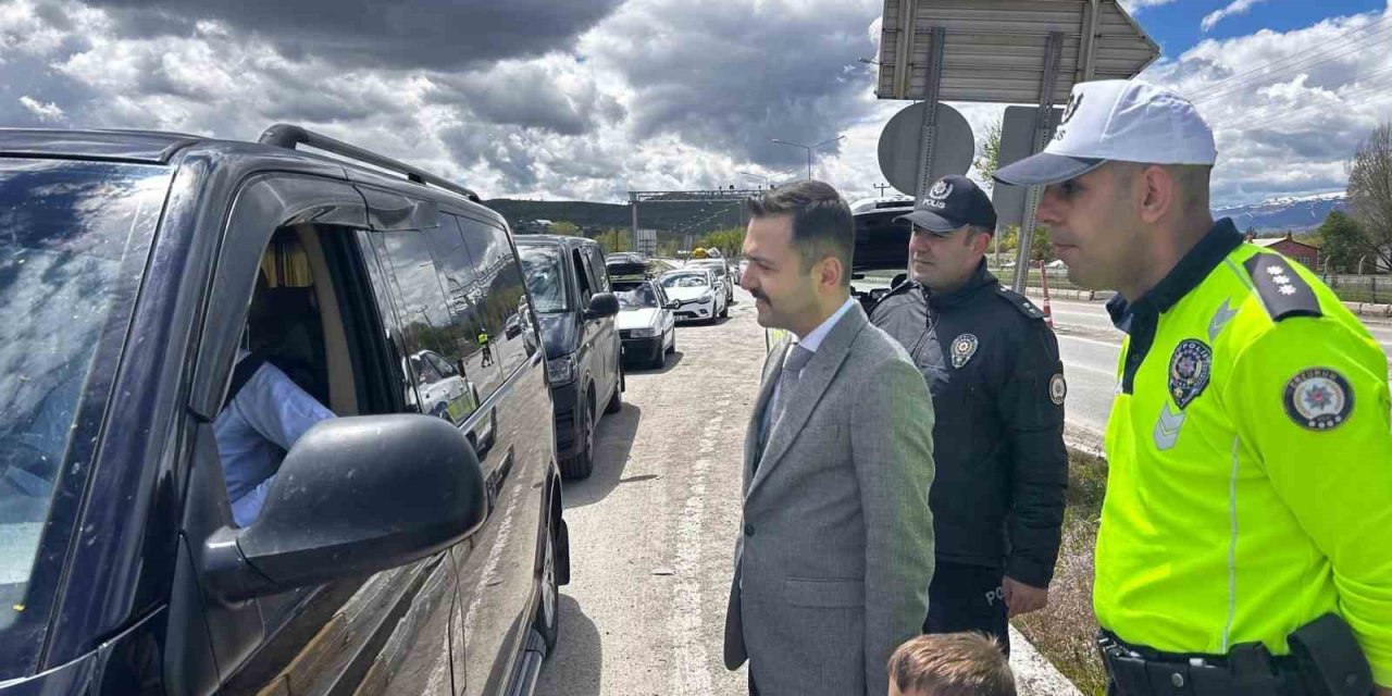 Kaymakam Emre Oğuztürk trafik denetimine katıldı
