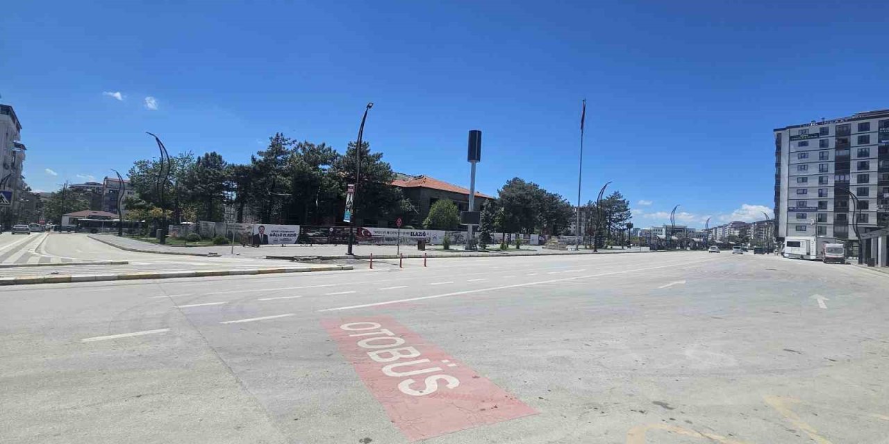 Elazığ’da cadde ve sokaklar boş kaldı