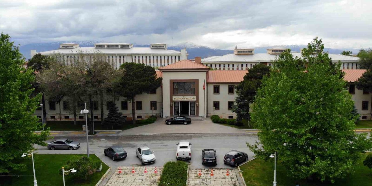 Erzincan’da cadde ve sokaklar boş kaldı
