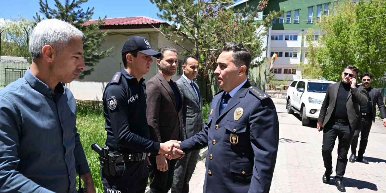 Ağrı Emniyet Müdürü Önder, Kurban Bayramı’nda emniyet personeliyle bayramlaştı